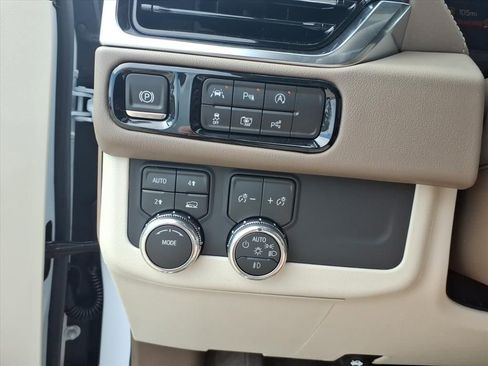 New 2026 GMC Yukon Denali w/ Denali Reserve Package AWD/4WD image 19