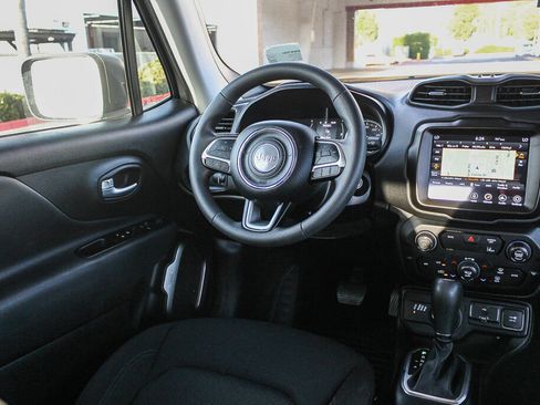 Used 2023 Jeep Renegade Latitude AWD/4WD image 5