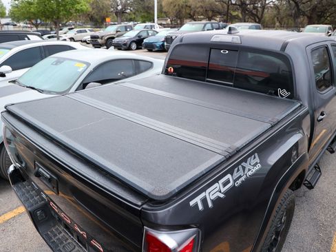 Used 2023 Toyota Tacoma TRD Off-Road image 11