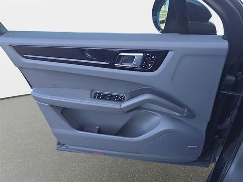 Used 2021 Porsche Cayenne image 29