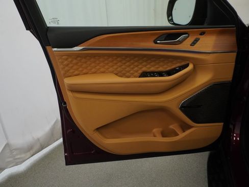 Certified 2025 Jeep Grand Cherokee L Summit AWD/4WD image 42