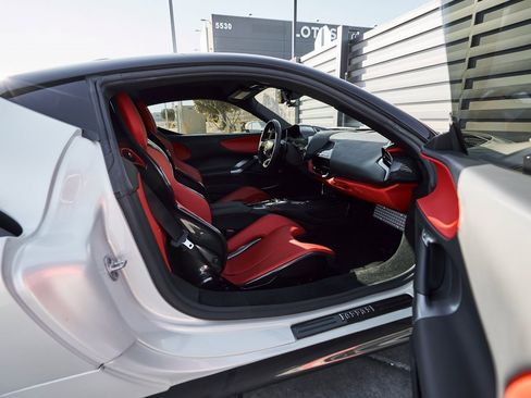 Used 2022 Ferrari SF90 Stradale image 36