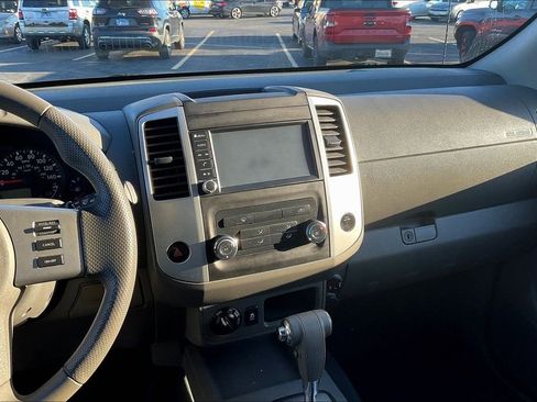 Used 2019 Nissan Frontier SV image 6