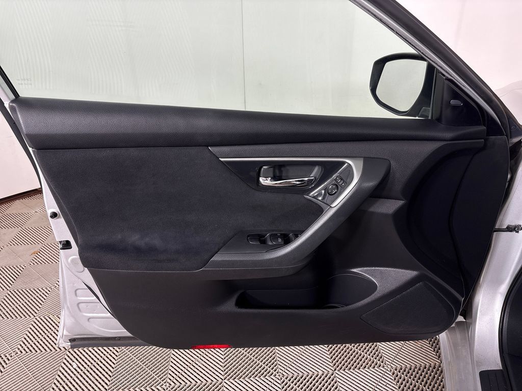 Used 2014 Nissan Altima 2.5 SV w/ Convenience Package FWD image 16