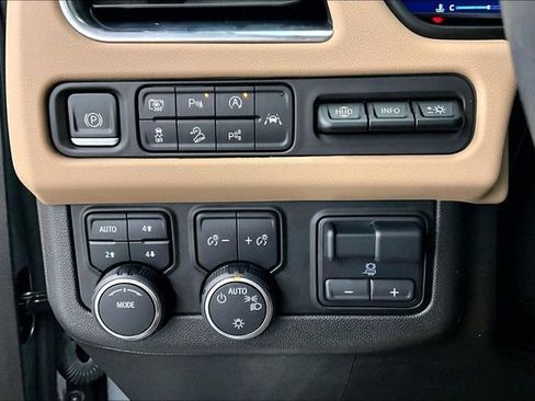 Used 2023 Chevrolet Tahoe Premier w/ Advanced Technology Package AWD/4WD image 40
