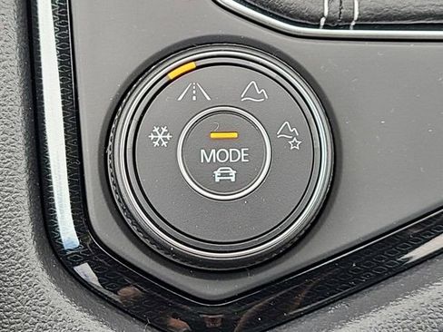 New 2025 Volkswagen Taos SEL image 23