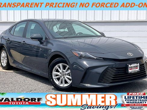 Used 2025 Toyota Camry LE FWD image 1