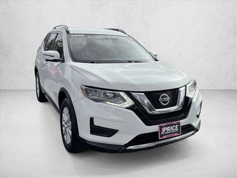Used 2017 Nissan Rogue SV w/ SV Premium Package AWD/4WD image 3