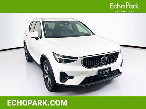 Used 2025 Volvo XC40 B5 Plus AWD/4WD image 1