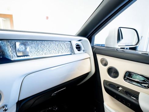 Used 2019 Rolls-Royce Phantom Sedan RWD image 39
