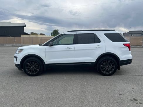 Used 2018 Ford Explorer XLT w/ Equipment Group 202A AWD/4WD image 6