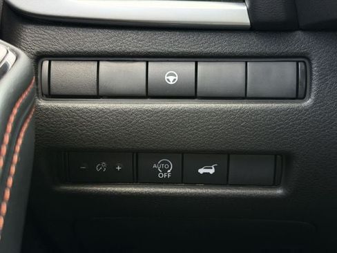 Used 2025 Nissan Rogue SV AWD/4WD image 23