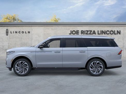 New 2026 Lincoln Navigator L Premier AWD/4WD image 3