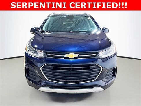 Used 2022 Chevrolet Trax LT w/ LT Convenience Package image 3