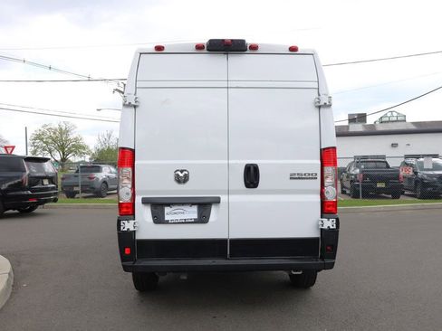 Used 2024 RAM ProMaster 2500 w/ Convenience Group image 4