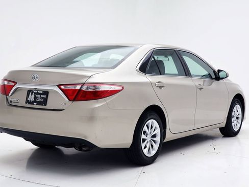 Used 2017 Toyota Camry LE FWD image 8