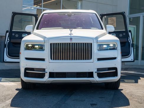 Used 2021 Rolls-Royce Cullinan AWD/4WD image 3