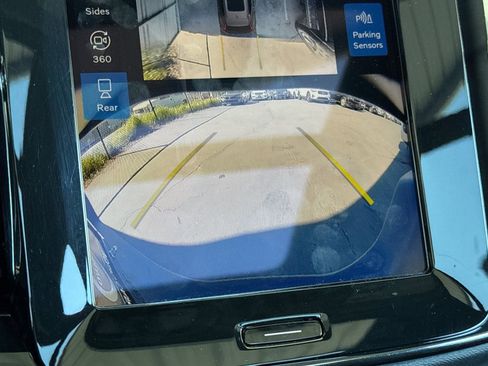 Certified 2025 Volvo XC40 B5 Plus image 23