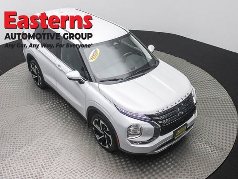 Used 2024 Mitsubishi Outlander SE AWD/4WD image 3