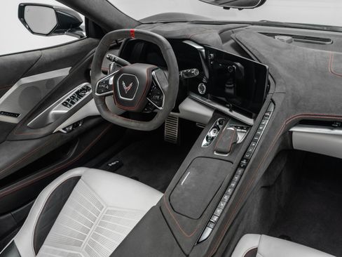 Used 2023 Chevrolet Corvette Stingray Premium Conv w/ Z51 Performance Package RWD image 28