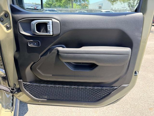 Used 2026 Jeep Gladiator Mojave AWD/4WD image 8