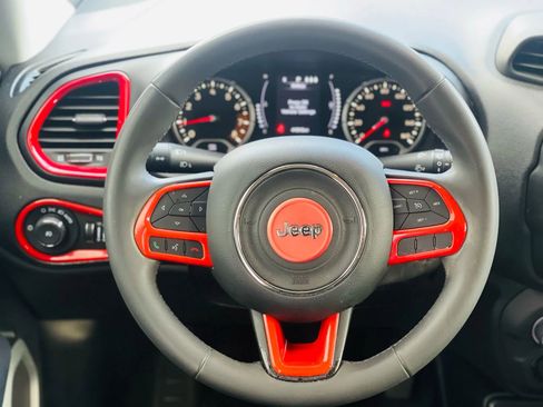 Used 2019 Jeep Renegade Latitude image 12