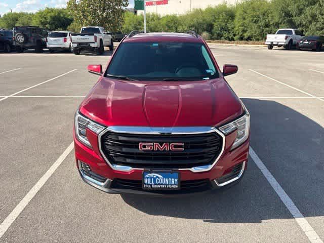 Used 2024 GMC Terrain SLE w/ Driver Convenience Package FWD image 8