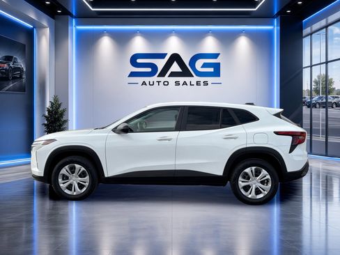 Used 2025 Chevrolet Trax LS FWD image 4