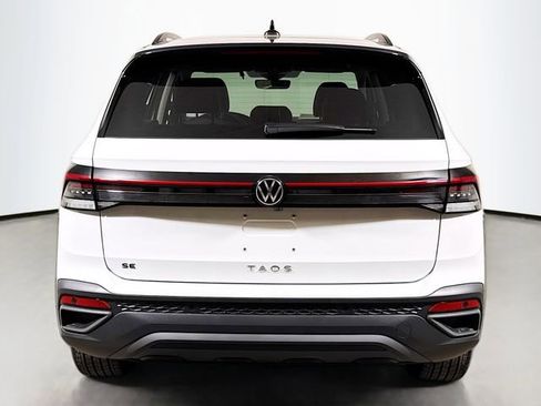 New 2026 Volkswagen Taos SE image 4