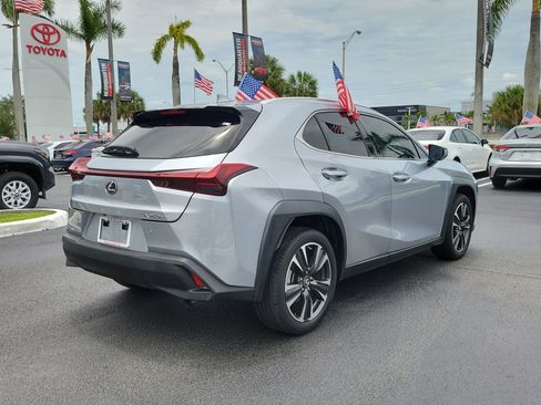 Used 2023 Lexus UX 250h FWD image 12
