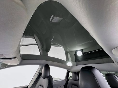 Used 2020 Tesla Model Y Long Range image 10