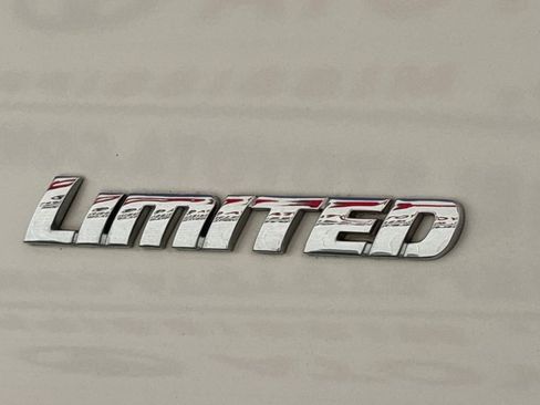 Used 2014 Toyota 4Runner Limited image 33