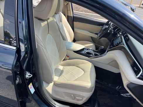Used 2018 Toyota Camry XLE FWD image 26