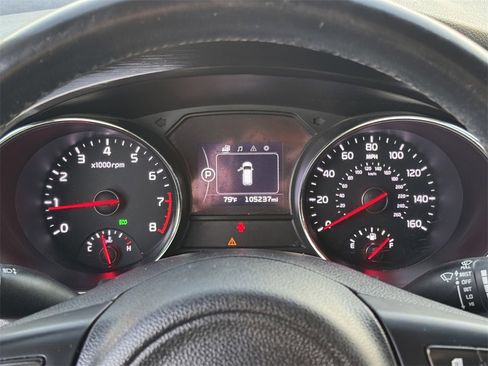 Used 2017 Kia Sedona LX w/ LX Essentials Premium Package image 19