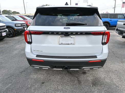 New 2026 Ford Explorer Active w/ Active Comfort Package image 4