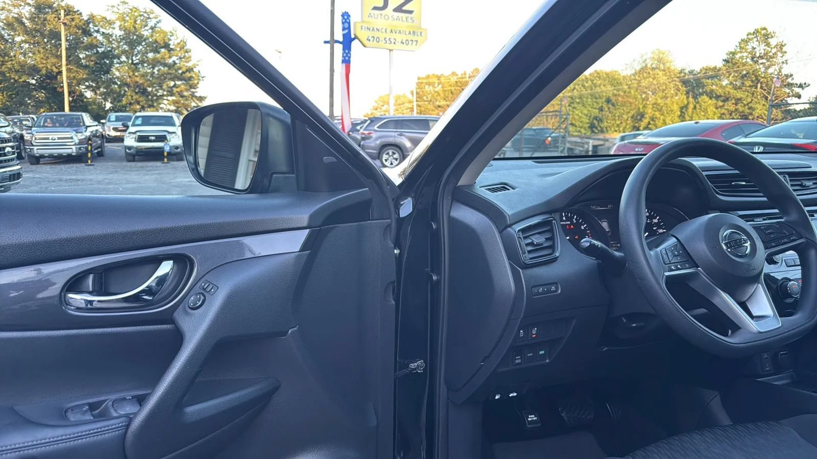 Used 2017 Nissan Rogue S w/ Appearance Package AWD/4WD image 10