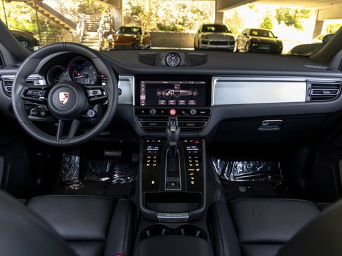 Certified 2026 Porsche Macan AWD/4WD image 42