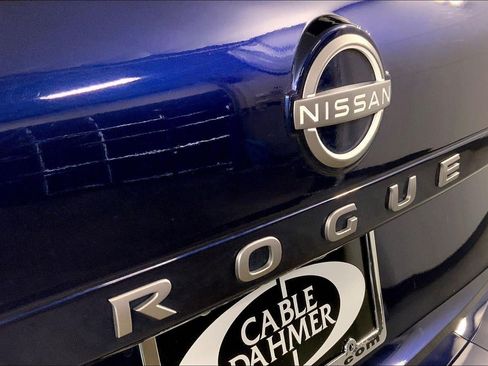 Used 2025 Nissan Rogue SV FWD image 8