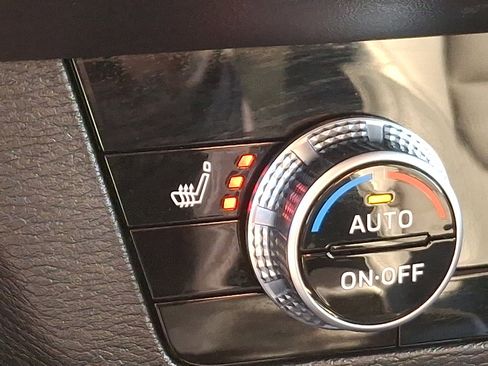 Used 2023 Mitsubishi Outlander SE image 23