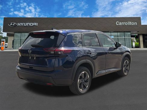 Used 2025 Nissan Rogue SV FWD image 5