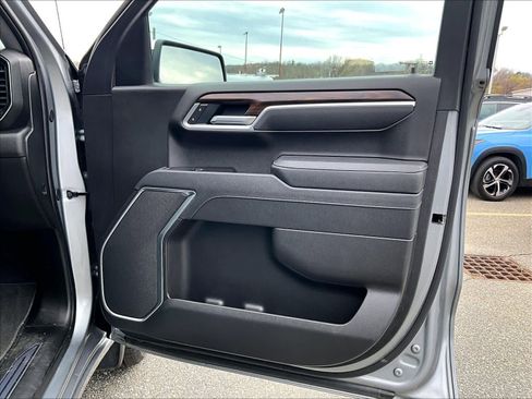 Used 2025 GMC Sierra 1500 SLT image 12