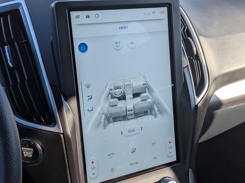 Used 2021 Ford Edge SE image 21