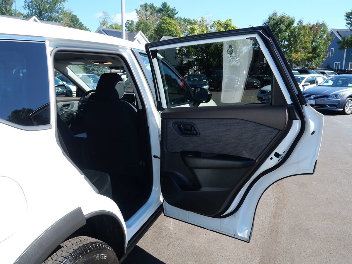 Used 2023 Nissan Rogue S AWD/4WD image 29