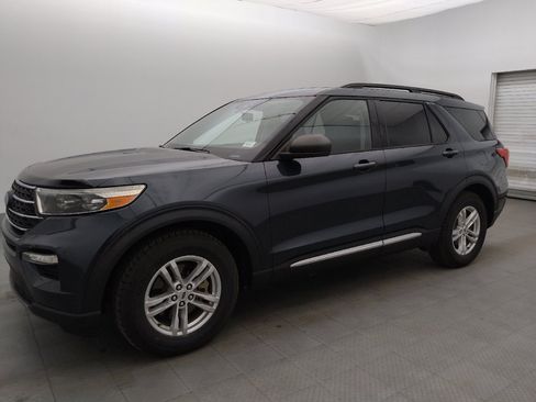Used 2022 Ford Explorer XLT w/ Equipment Group 202A RWD image 2