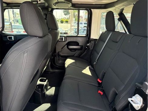 Used 2018 Jeep Wrangler Unlimited Sport S AWD/4WD image 20