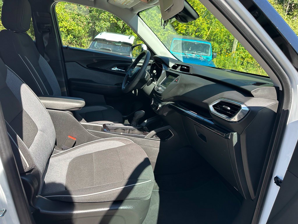 Used 2023 Chevrolet TrailBlazer LT FWD image 28