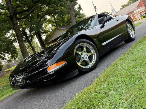 Used 2004 Chevrolet Corvette Coupe RWD image 7
