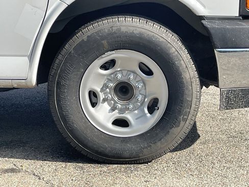 New 2025 Chevrolet Express 3500 w/ Driver Convenience Package image 9