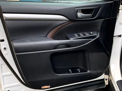 Used 2017 Toyota Highlander XLE AWD/4WD image 22