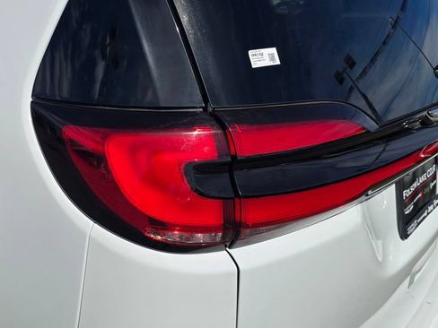 Certified 2022 Chrysler Pacifica Touring-L FWD image 29